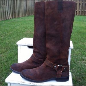 Talk brown suede boots